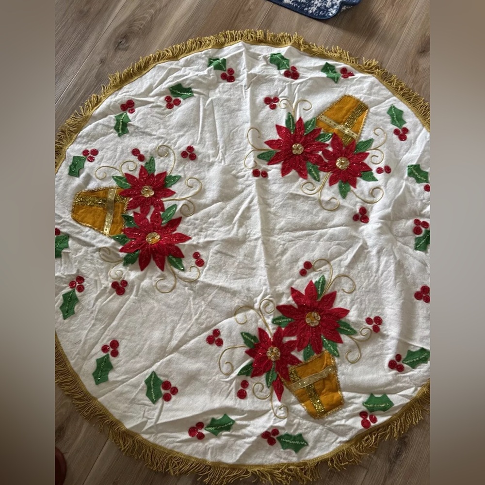 VINTAGE HANDMADE POINSETTIA Christmas Tree Skirt Felt Appliqué Sequin 48"